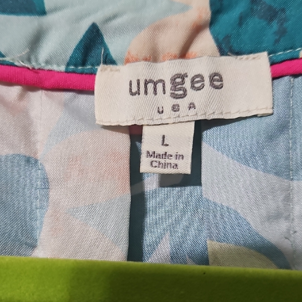 Umgee Pink Flutter Sleeve Graphic Blouse - Picture 2 of 3